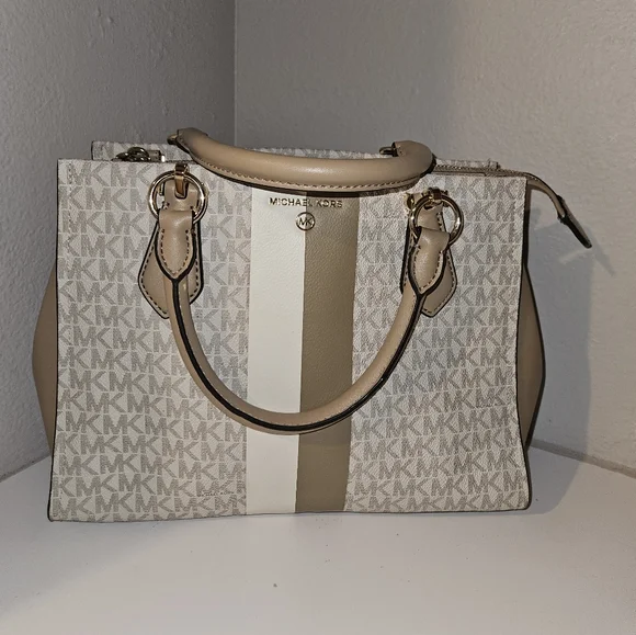 Michael kors shoulder and crossbody purse NWOT - Picture 2 of 8